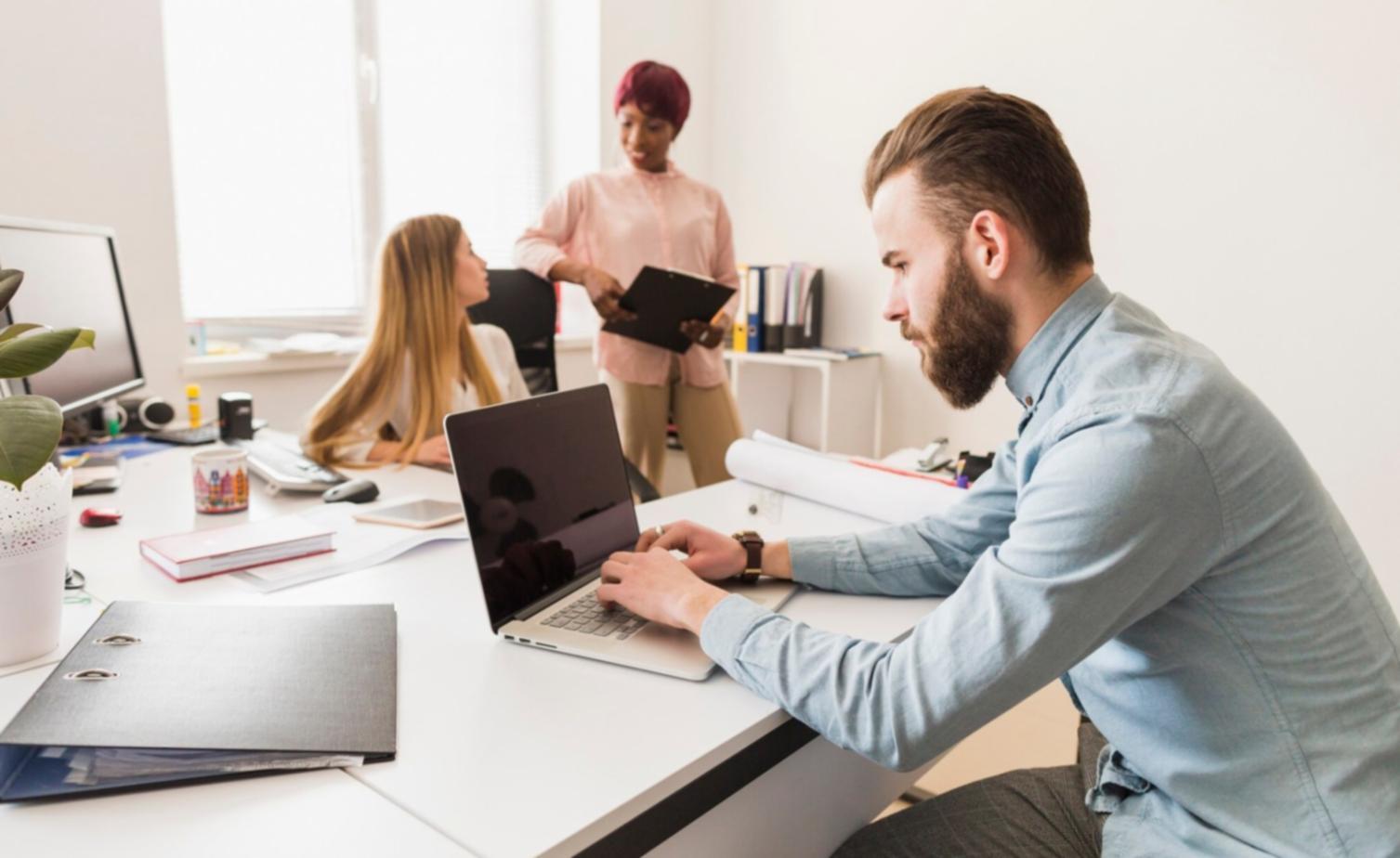 Étudiants en formation d'analyse financière
