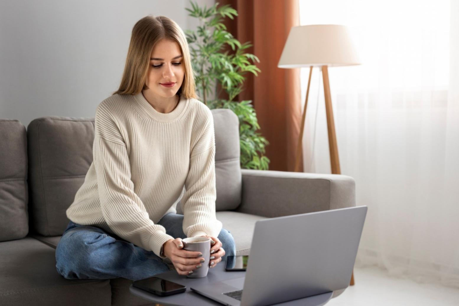 Analyse de documents financiers sur bureau professionnel